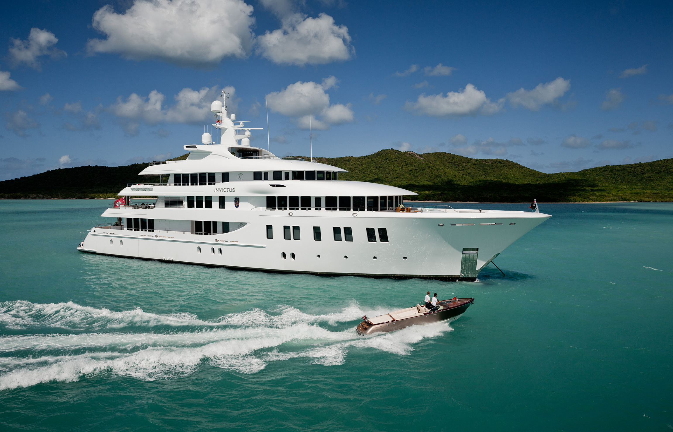 luxury yacht builders usa